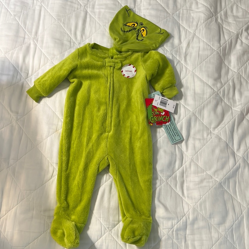 Grinch pj. 3 months. NWT